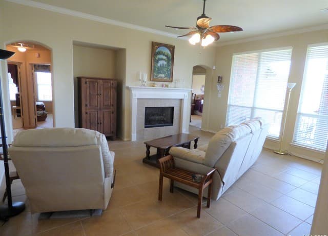 4-bedroom rental at 16114 Los Sedona in Helotes, TX — photo 2
