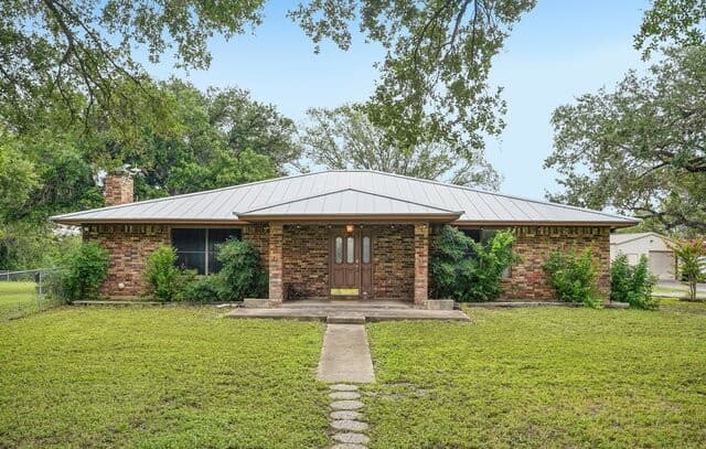 Home for sale at 19300 N Fm 81 in Hobson, TX — photo 1