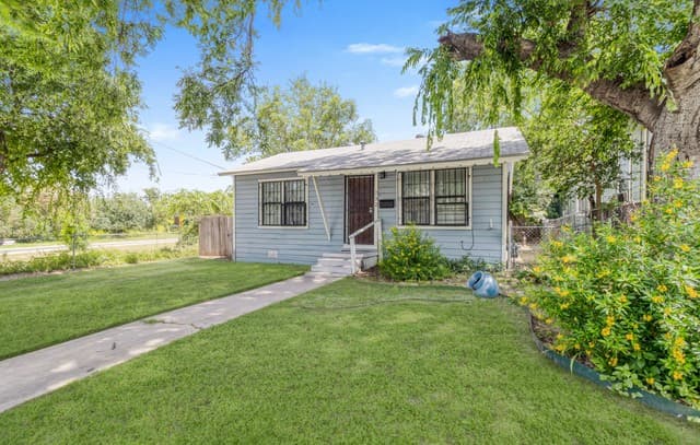 Home for sale at 232 E Theo Ave in San Antonio, TX — photo 1