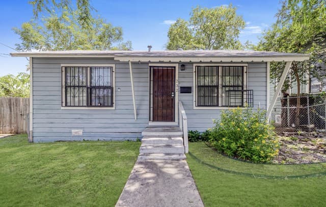 Home for sale at 232 E Theo Ave in San Antonio, TX — photo 2