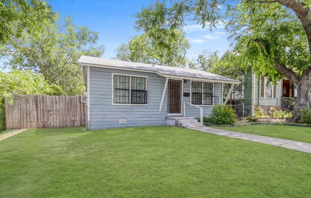 Home for sale at 232 E Theo Ave in San Antonio, TX — photo 3