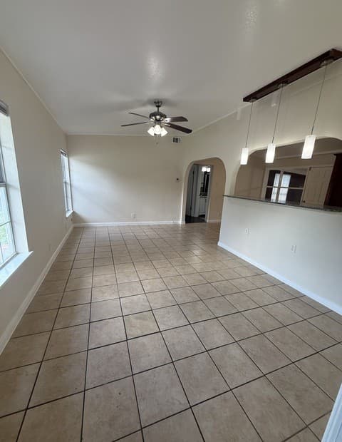 3-bedroom rental at 110 Greenhill Pass in San Antonio, TX — photo 2