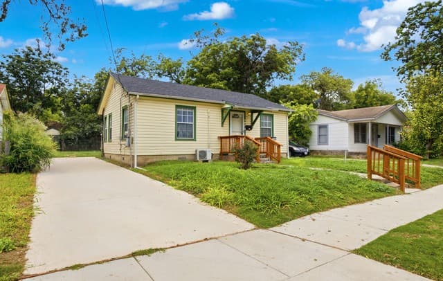 Home for sale at 410 Carroll St in San Antonio, TX — photo 4