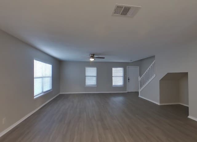 4-bedroom rental at 8015 Chestnut Barr Dr in Converse, TX — photo 3