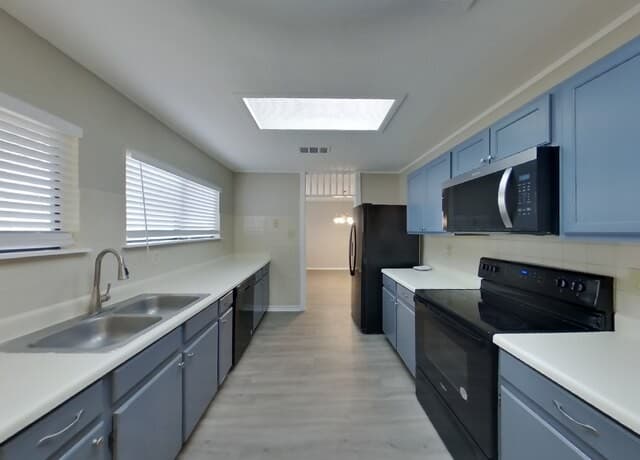 4-bedroom rental at 8015 Chestnut Barr Dr in Converse, TX — photo 5