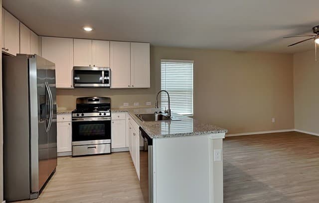 3-bedroom rental at 5546 Basil Chase in St Hedwig, TX — photo 5