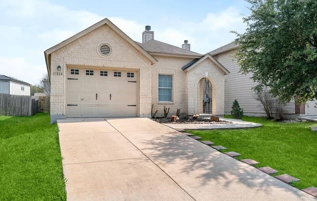 3-bedroom home for sale at 11114 Barclay Pt in San Antonio TX