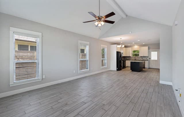 Home for sale at 1018 S Pine St in San Antonio, TX — photo 3