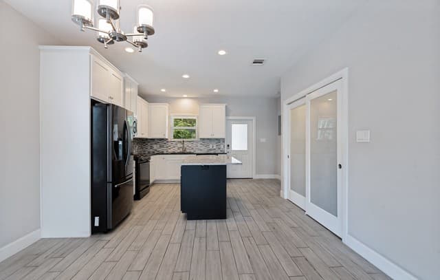 Home for sale at 1018 S Pine St in San Antonio, TX — photo 4