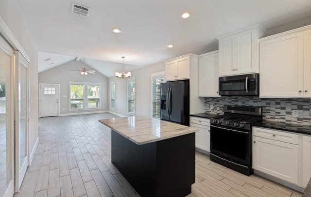 Home for sale at 1018 S Pine St in San Antonio, TX — photo 5