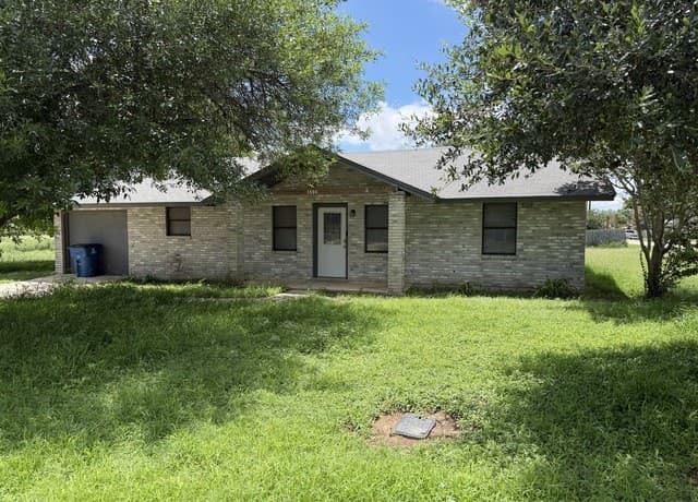 3-bedroom rental at 1500 Longhorn in Floresville TX
