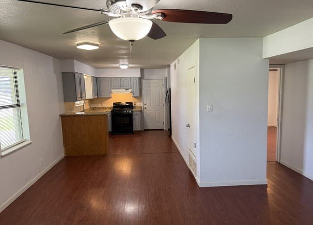 3-bedroom rental at 1500 Longhorn in Floresville, TX — photo 2