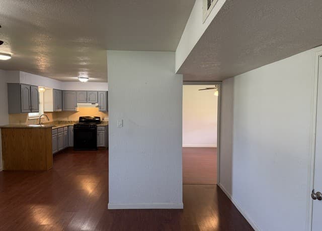 3-bedroom rental at 1500 Longhorn in Floresville, TX — photo 3