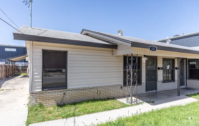 2-bedroom rental at 131 Harald in San Antonio, TX — photo 3