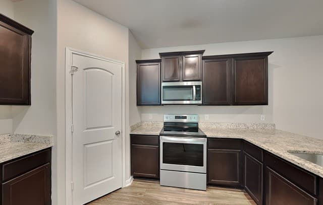 5-bedroom rental at 3022 Citron in Converse, TX — photo 4