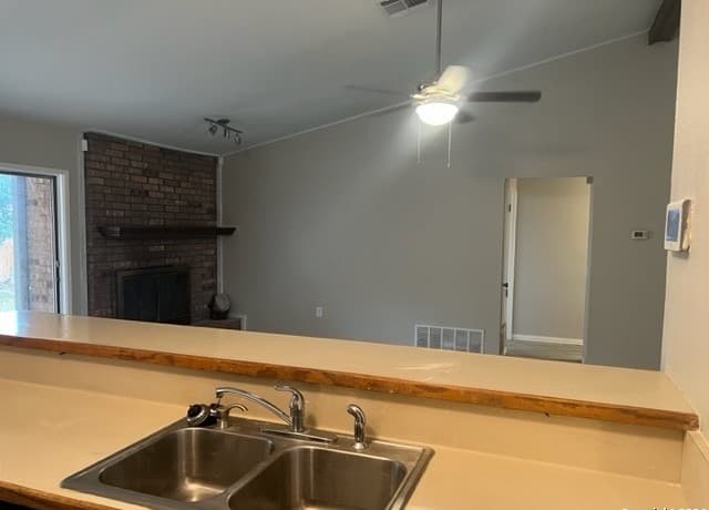 4-bedroom rental at 8347 Athenian in Universal City, TX — photo 5