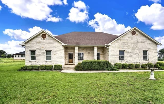 3-bedroom home for sale at 174 Edgewood in Bandera TX