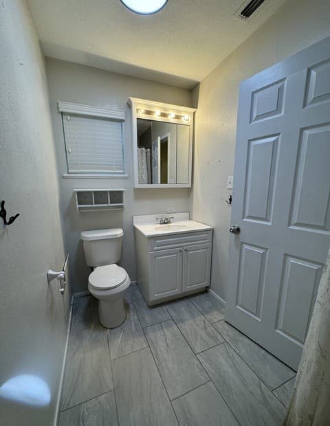 Home for sale at 303 Dry Hollow Rd in La Vernia, TX — photo 2