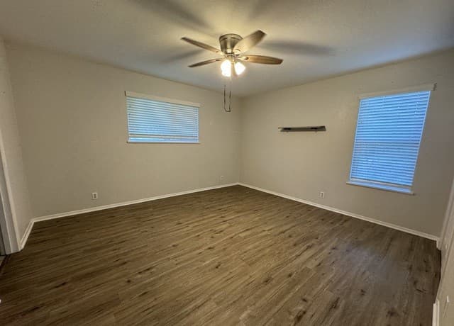 Home for sale at 303 Dry Hollow Rd in La Vernia, TX — photo 4
