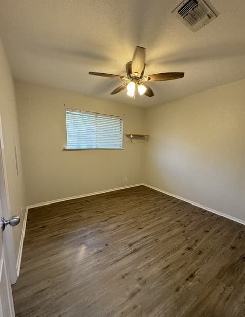 Home for sale at 303 Dry Hollow Rd in La Vernia, TX — photo 5