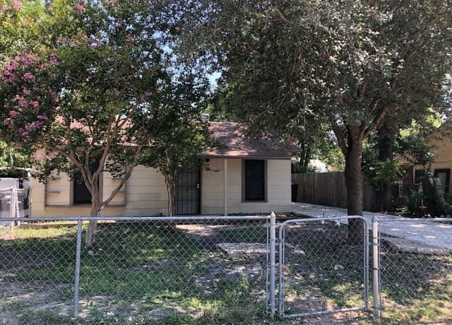 2-bedroom rental at 1406 Kendalia Ave Unit 1 in San Antonio TX