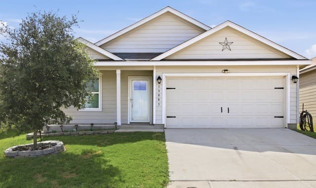 4-bedroom rental at 13005 Thyme Pass in St Hedwig, TX — photo 2