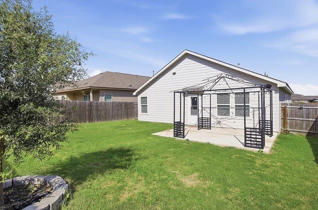 4-bedroom rental at 13005 Thyme Pass in St Hedwig, TX — photo 3