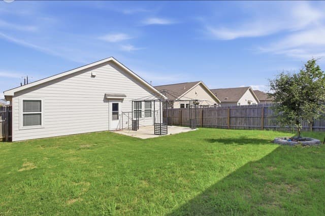 4-bedroom rental at 13005 Thyme Pass in St Hedwig, TX — photo 4