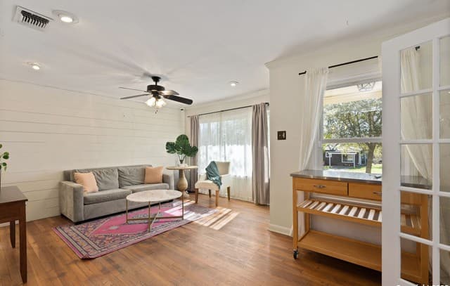 3-bedroom rental at 431 Irvington Dr in San Antonio, TX — photo 2