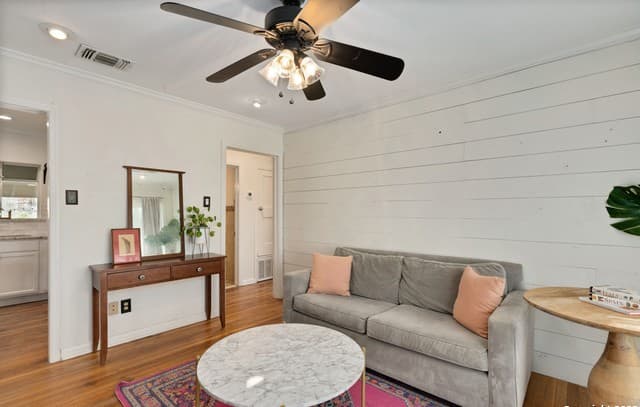 3-bedroom rental at 431 Irvington Dr in San Antonio, TX — photo 3