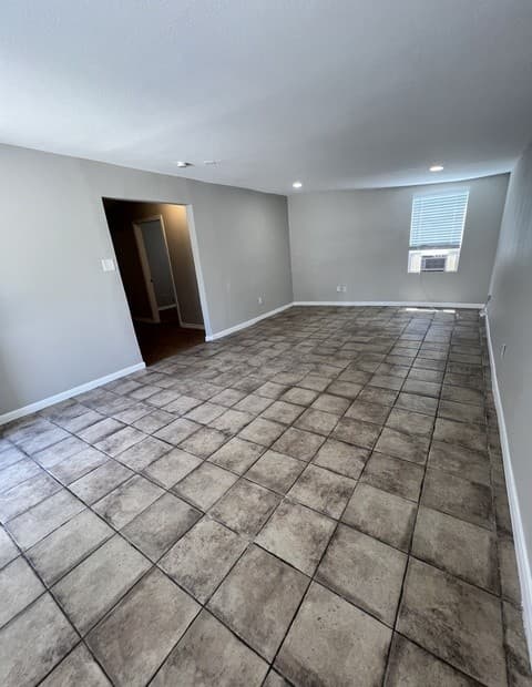 2-bedroom rental at 319 Harding Pl Unit 2 in San Antonio, TX — photo 4