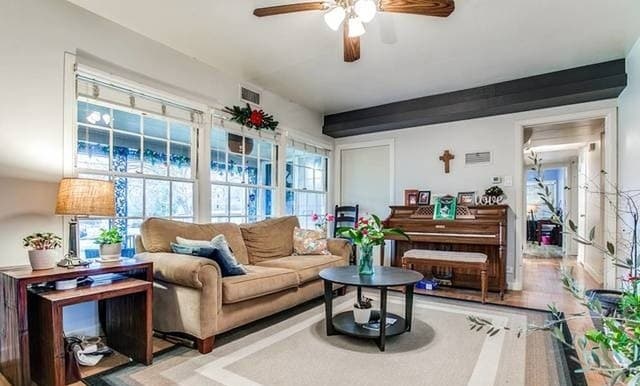 3-bedroom rental at 511 Exeter Rd in San Antonio, TX — photo 2