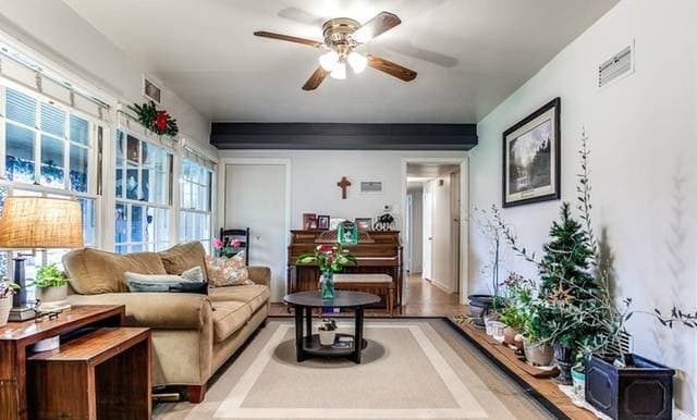 3-bedroom rental at 511 Exeter Rd in San Antonio, TX — photo 3