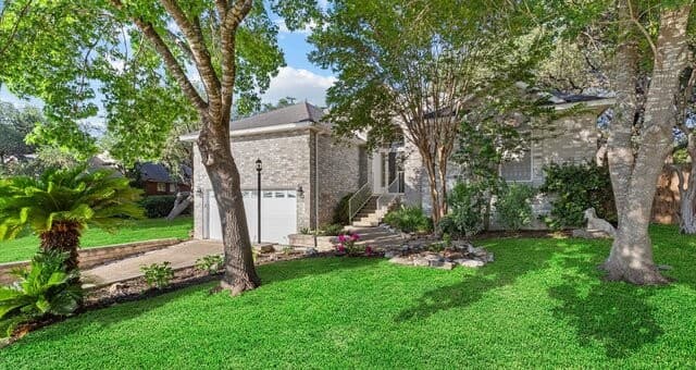 4-bedroom home for sale at 17910 Autumn Knl in San Antonio TX