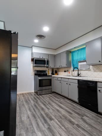 Home for sale at 717 E. Brazos in Pearsall, TX — photo 3