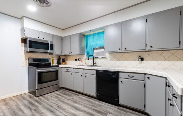Home for sale at 717 E. Brazos in Pearsall, TX — photo 4