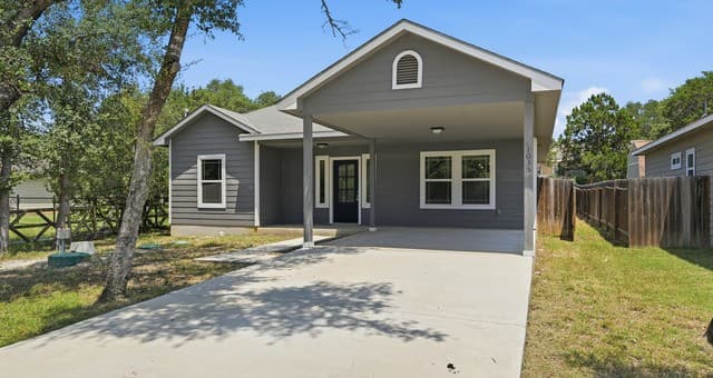 3-bedroom rental at 1035 Cedar Grove Trl in Spring Branch TX