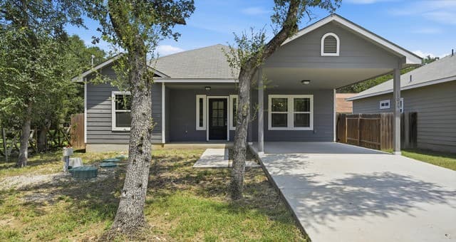 3-bedroom rental at 1035 Cedar Grove Trl in Spring Branch, TX — photo 2