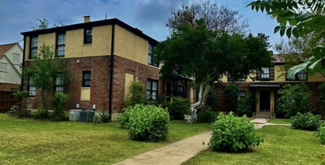 1-bedroom rental at 204 E Rosewood Ave Unit 1-4 in San Antonio TX