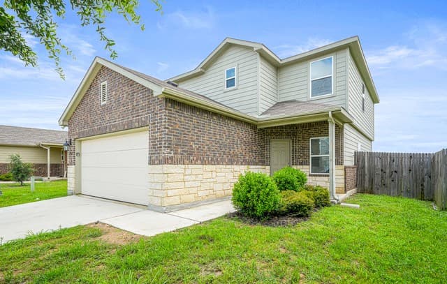 Home for sale at 13016 Lineberry in St Hedwig, TX — photo 1