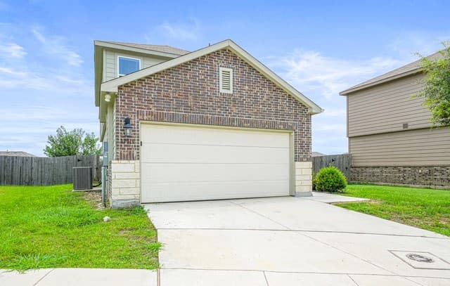 Home for sale at 13016 Lineberry in St Hedwig, TX — photo 3