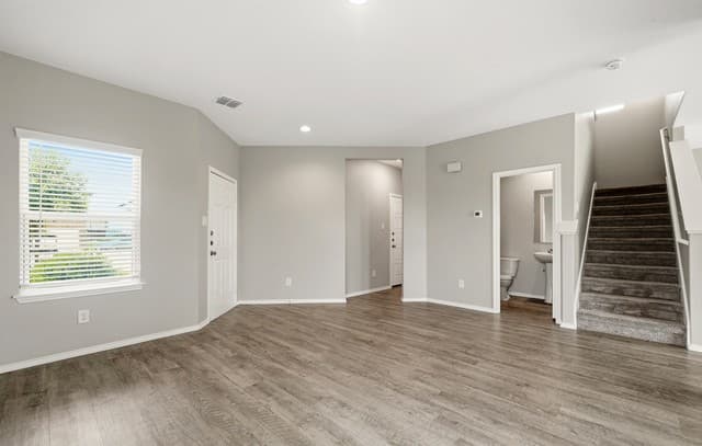 Home for sale at 13016 Lineberry in St Hedwig, TX — photo 5