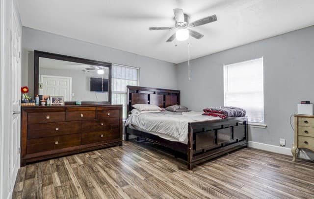 Home for sale at 210 Tedder St in San Antonio, TX — photo 2