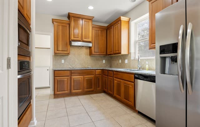 Home for sale at 1262 Morning Glory Ln in Adkins, TX — photo 5
