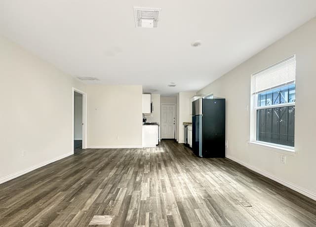 Home for sale at 3355 Martin Luther King Dr in San Antonio, TX — photo 3