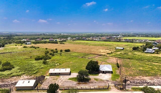 Home for sale at 166 Lower Seguin Rd in Marion, TX — photo 2