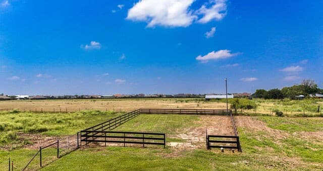 Home for sale at 166 Lower Seguin Rd in Marion, TX — photo 5