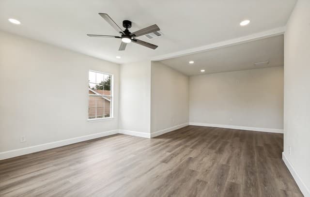 Home for sale at 1950 Lamar St in San Antonio, TX — photo 4