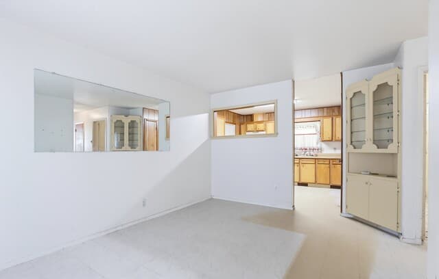 Home for sale at 8831 Oakbrook St in San Antonio, TX — photo 5