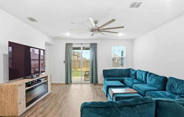 3-bedroom rental at 13250 Hagerd Loop in St Hedwig, TX — photo 5